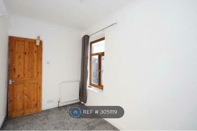 Kirkgate, Hanging Heaton, Batley photo 5