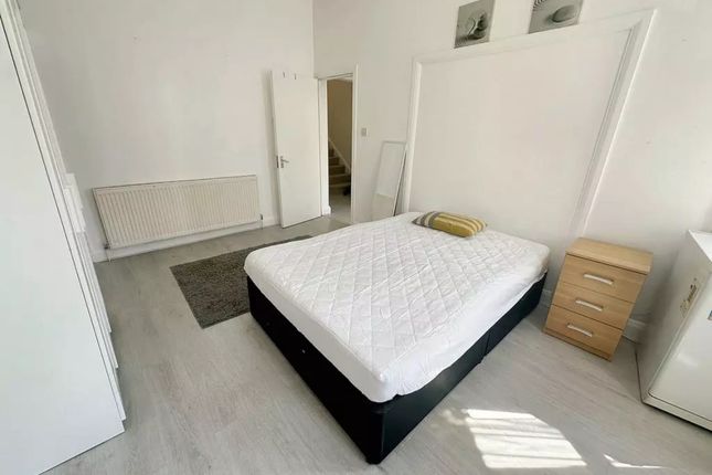 24, Lime Grove, London photo 2