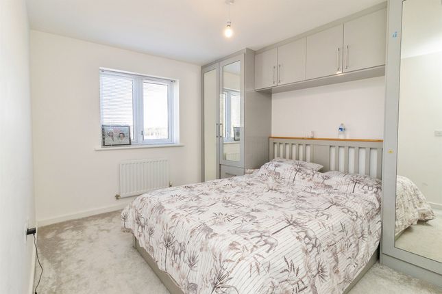2, Henry Hoare Drive, Milton Keynes photo 3