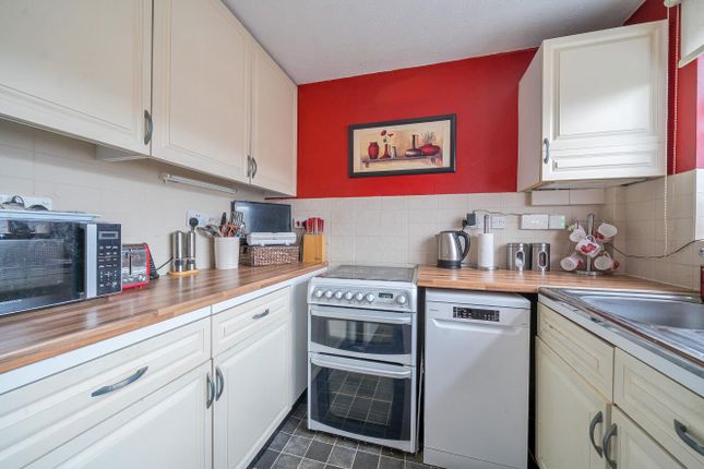 101, Sandringham Way, Frimley, Camberley photo 3
