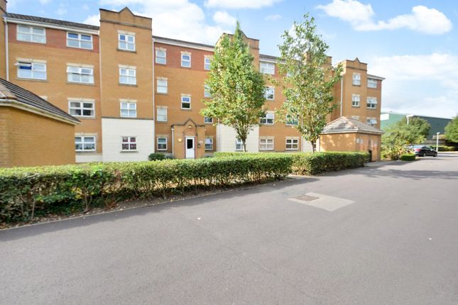 Thumbnail Flat to rent in Pickfords Gardens, Slough, Berkshire