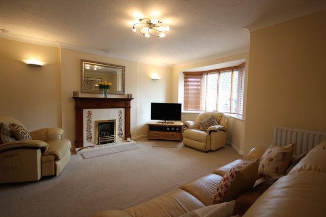12 Farundles Avenue, Worcester photo 2