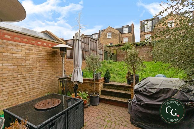 Town house for sale in Walsingham Place, London