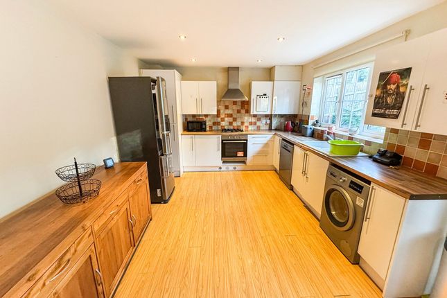 48a Vale Crescent, Reading photo 4