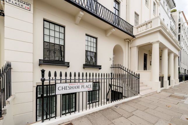 Flat 4 (2nd Floor), 28, Chesham Place, London photo 3