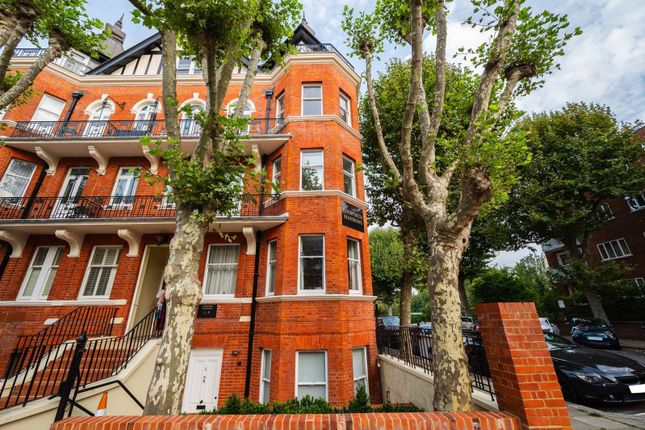 Flat to rent in Ashworth Mansions, Maida Vale, London