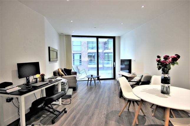 Flat for sale in Kingwood House, 1 Chaucer Gardens, London