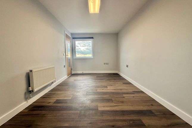 601 T R S Apartments, The Green, Southall photo 4