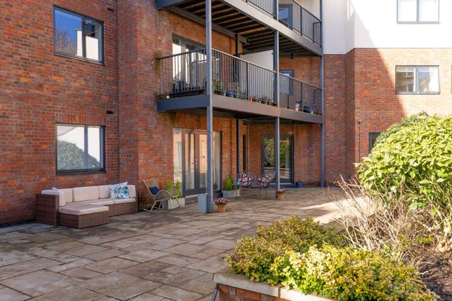 Flat for sale in Brookside Court, Tring