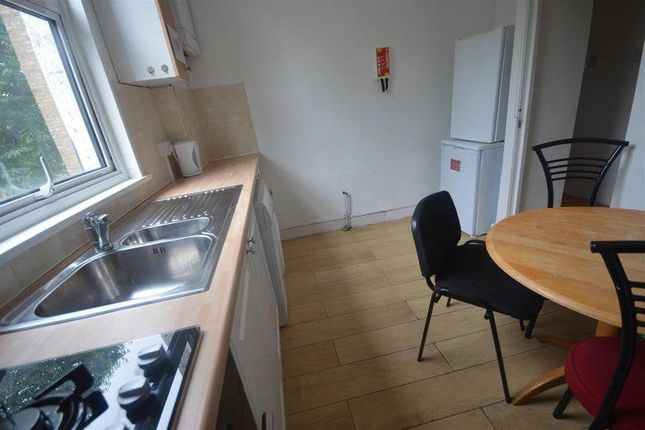 Room 4, 269B, Caledonian Road, London photo 2