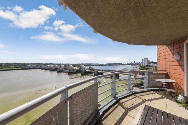 204, Wards Wharf Approach, London photo 3