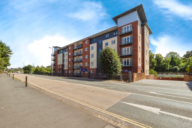 Thumbnail Flat for sale in New North Road, Exeter, Devon