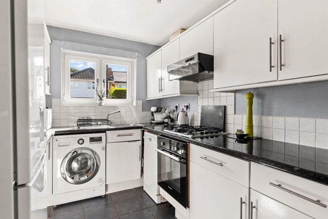 31, Comer Gardens, Worcester photo 2