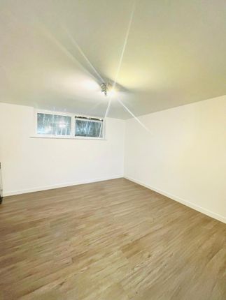 8, Blondin Street, Bethnal Green, Bow photo 3