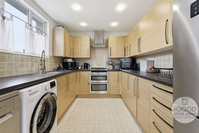 20, Crossfields, Loughton photo 2