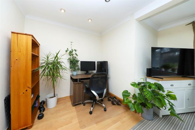 Flat for sale in Merrion Avenue, Stanmore
