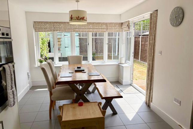 7, Sandringham Gardens, Farnborough photo 3