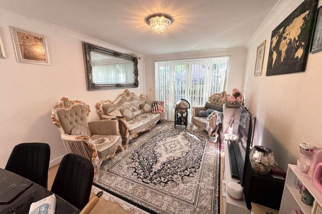 1 Lucas Court, Romeland, Borehamwood photo 2