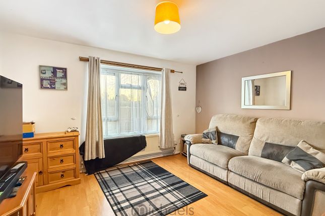 5, Wilkin Court, Colchester photo 2