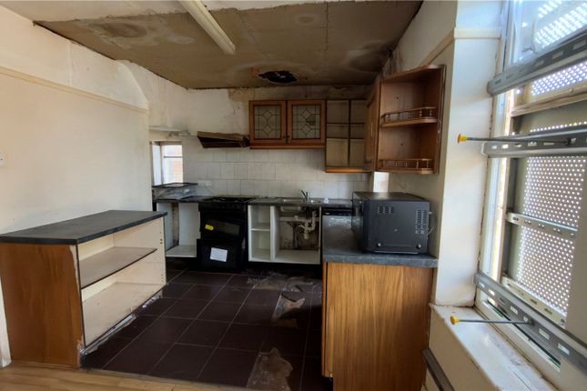32, Orchard Way, Surrey photo 2