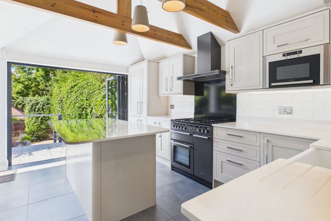 30, Whinneys Road, Buckinghamshire photo 3