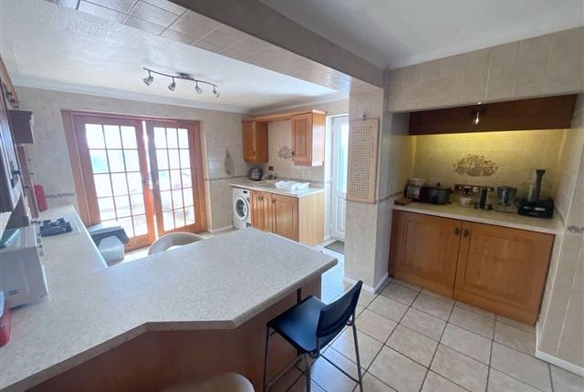 19, Highfield Avenue Kiveton Park, Sheffield photo 4