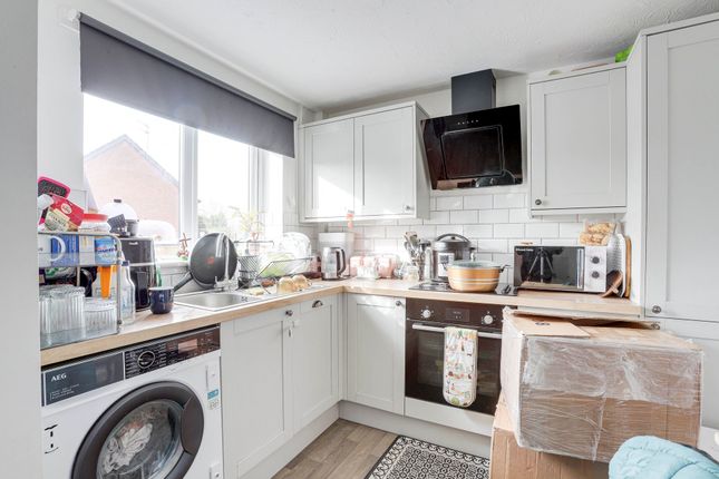 24 Lindale Close, Nottingham photo 4