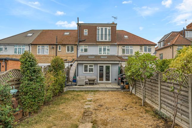8 Sussex Avenue, Isleworth photo 4