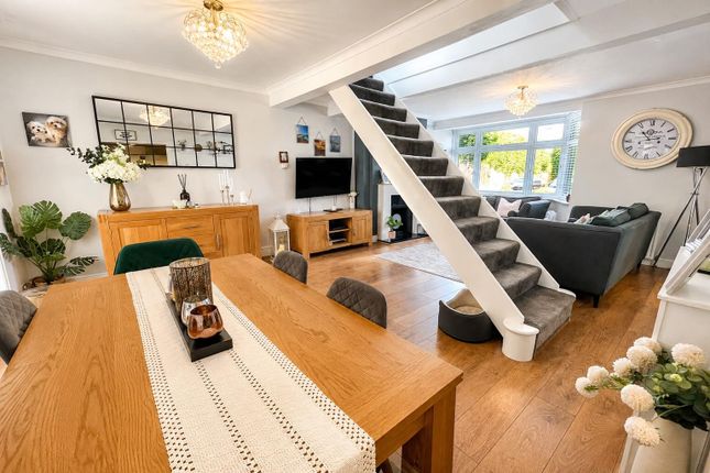 56, Cravan Avenue, Feltham photo 4