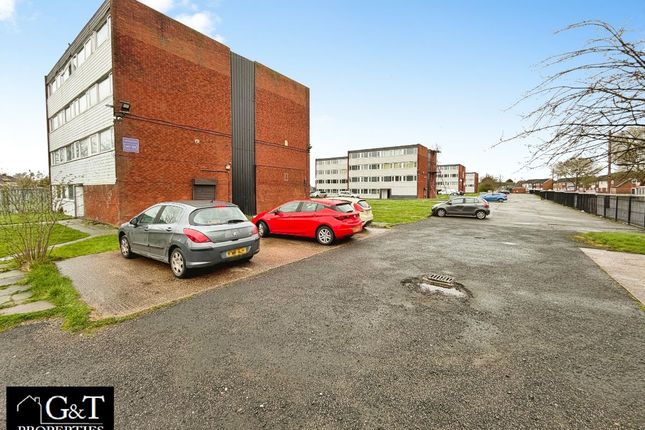 1-bed flat on Room 3, 157 Greenlawns, Tipton, £500/mo