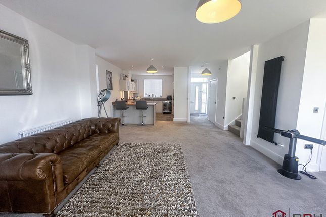 34, Pioneer Way, Hull photo 3