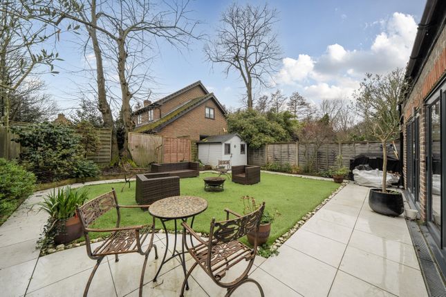 2, Parnell Gardens, Weybridge photo 2