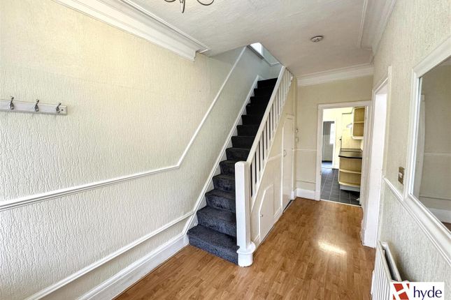 8, Lichfield Drive, Manchester photo 3