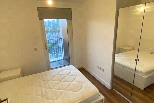 Flat to rent in The Gateway, 15 Trafford Road, Salford