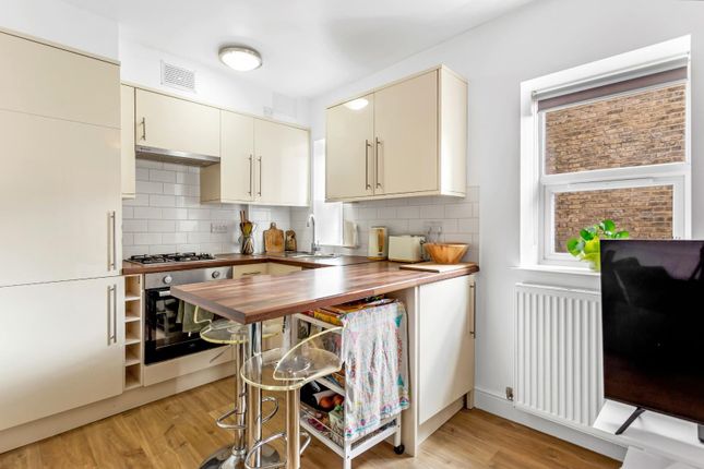Flat 3, 26, Alexandra Grove, London photo 3