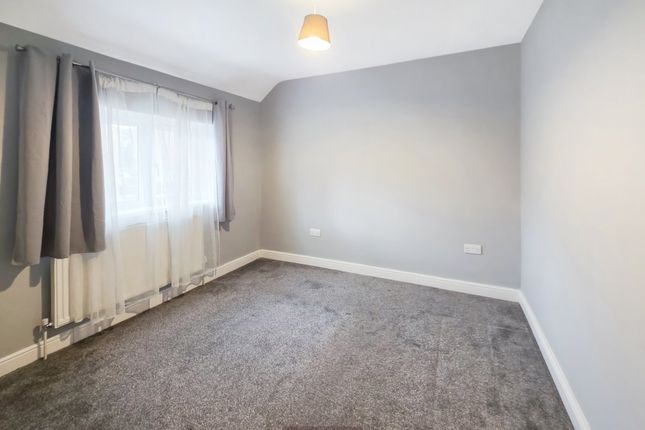 62, Muirfield Road, Watford photo 2