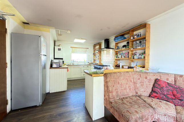 118, Aikman Avenue, Leicester photo 2