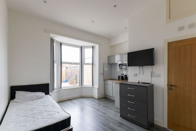 Studio flat on Flat C, 65, Bloxwich Road South, Willenhall, £600/mo