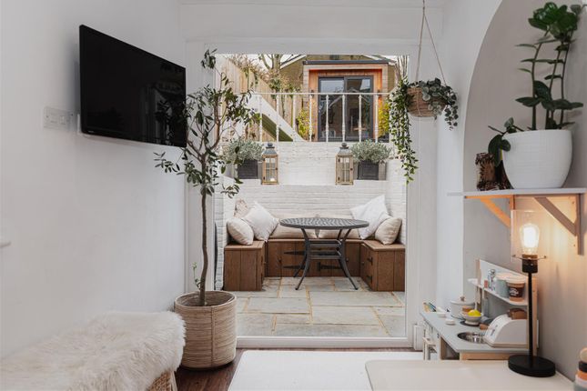 End terrace house for sale in Oakhill Road, Reigate