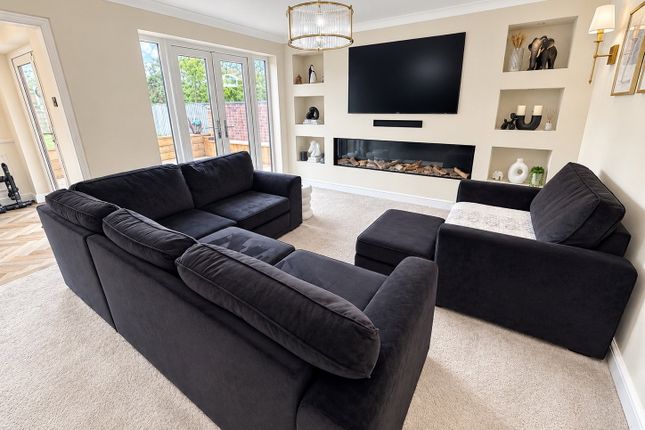 1, Beeston Close, Brierley Hill photo 3