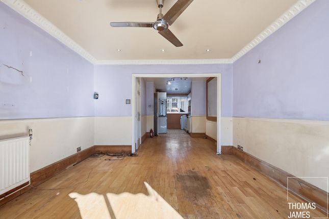 19, Thetford Close, London photo 3