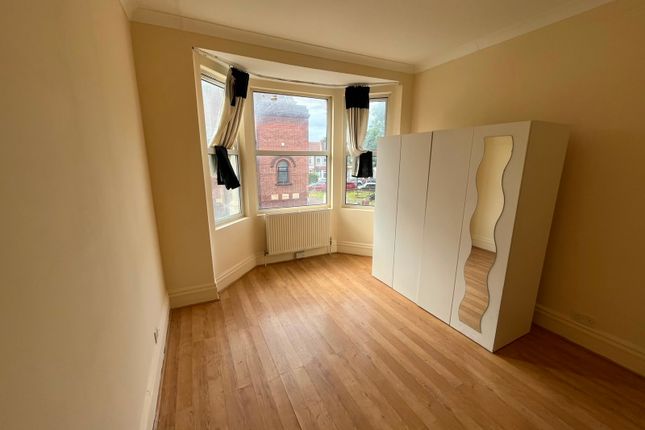 90, Westbury Avenue, London photo 3