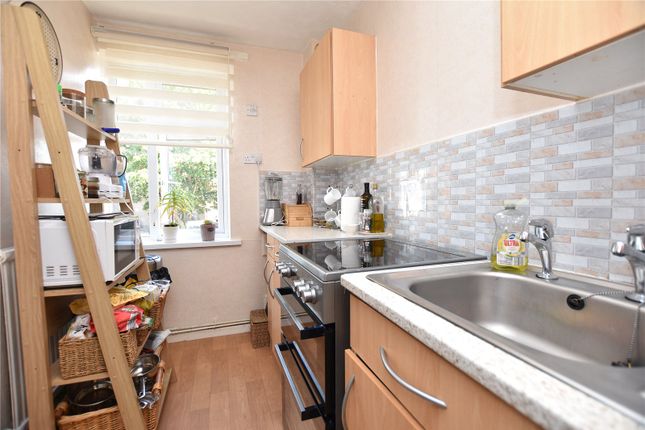 19, Stocks Rise, West Yorkshire photo 3