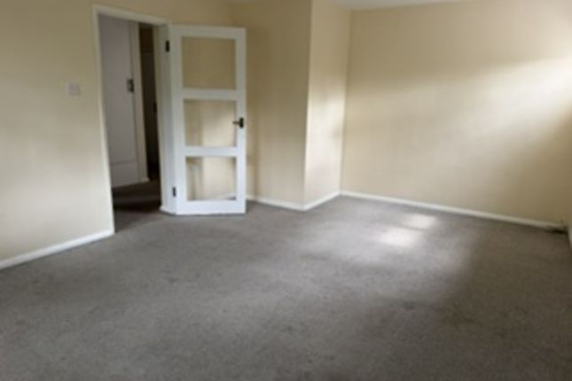 5 Frogmore Court, Blackwater, CAMBERLEY photo 3