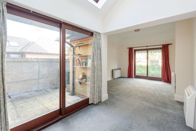 Flat 5, Davenant Court, Oxford photo 2