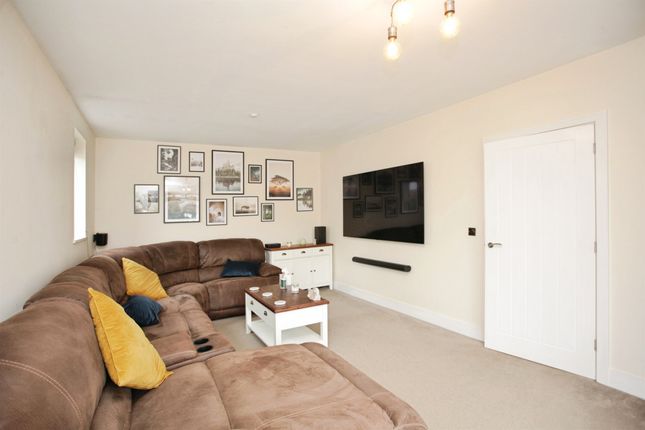 3, Curtis Close, RUGBY photo 2