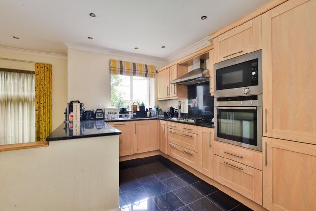 2, Hazelbank, Rickmansworth photo 4