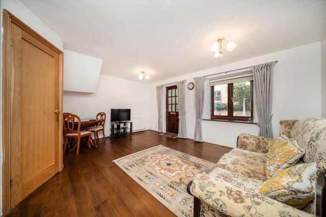 60, Waterman Way, London photo 2