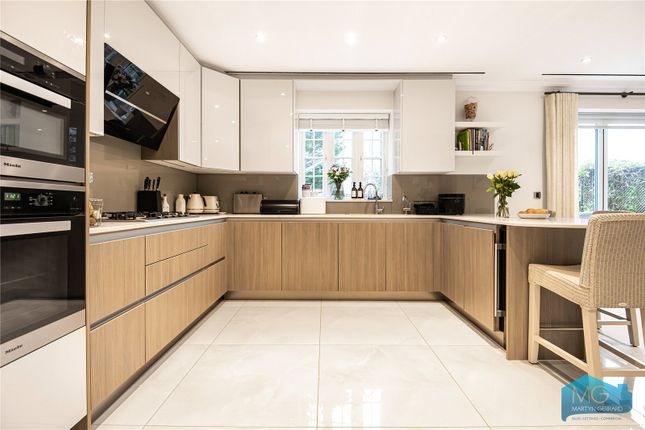 2, Cranberry Close, Mill Hill photo 2