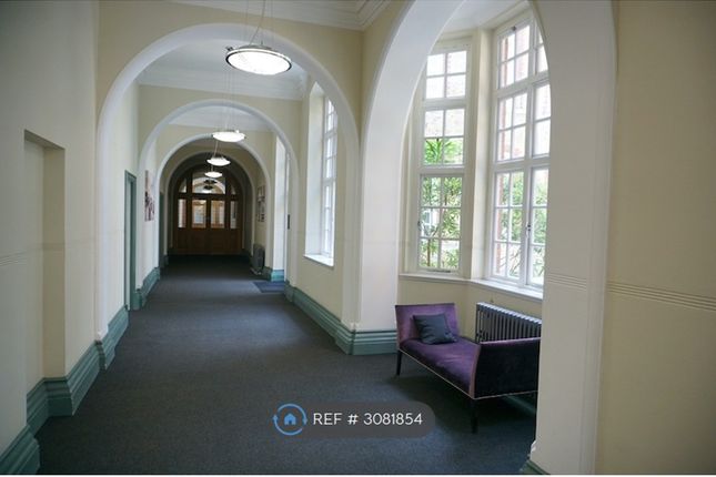 Mountford Mansions Battersea Park Road, London photo 5